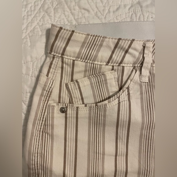 NWT Democracy AbsolutionHigh Rise Short - Picture 7 of 10